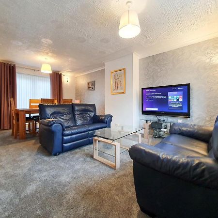 3 Bedroom House Amazon M90 Dunfermline Edinburgh المظهر الخارجي الصورة