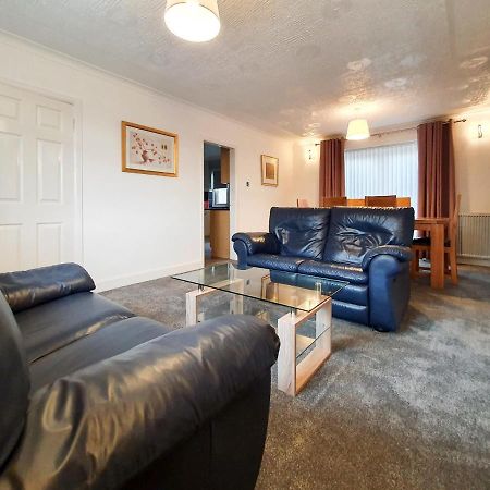 3 Bedroom House Amazon M90 Dunfermline Edinburgh المظهر الخارجي الصورة