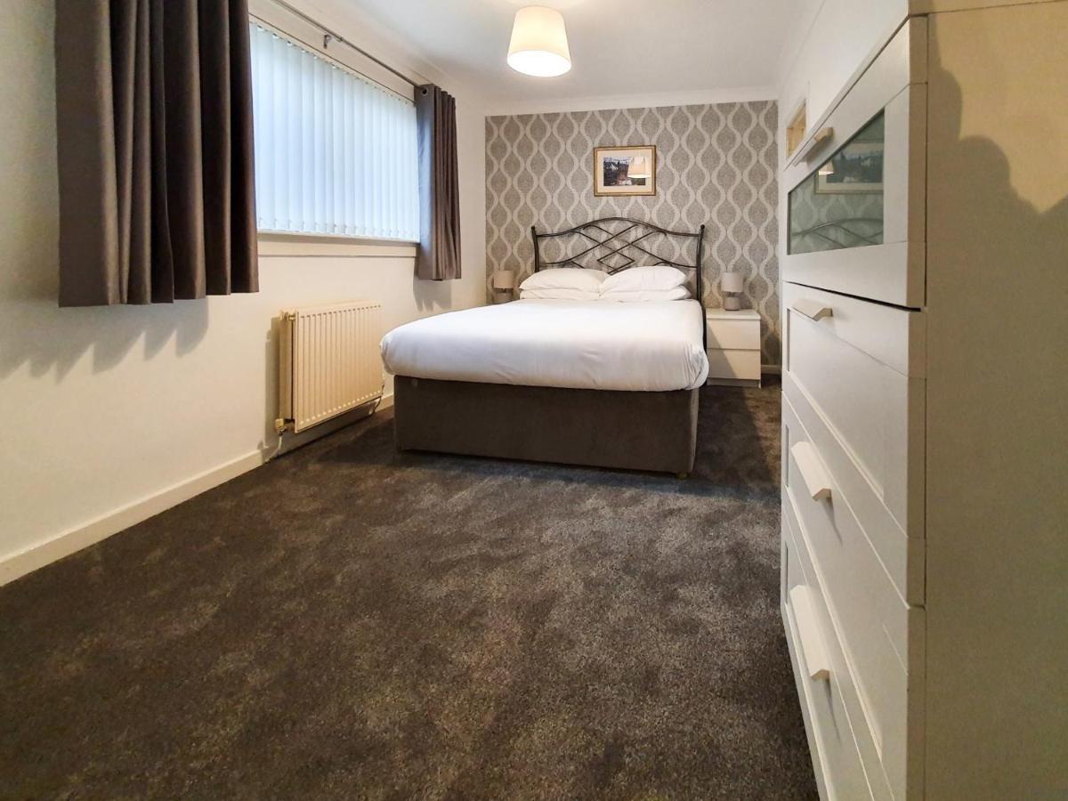 3 Bedroom House Amazon M90 Dunfermline Edinburgh المظهر الخارجي الصورة