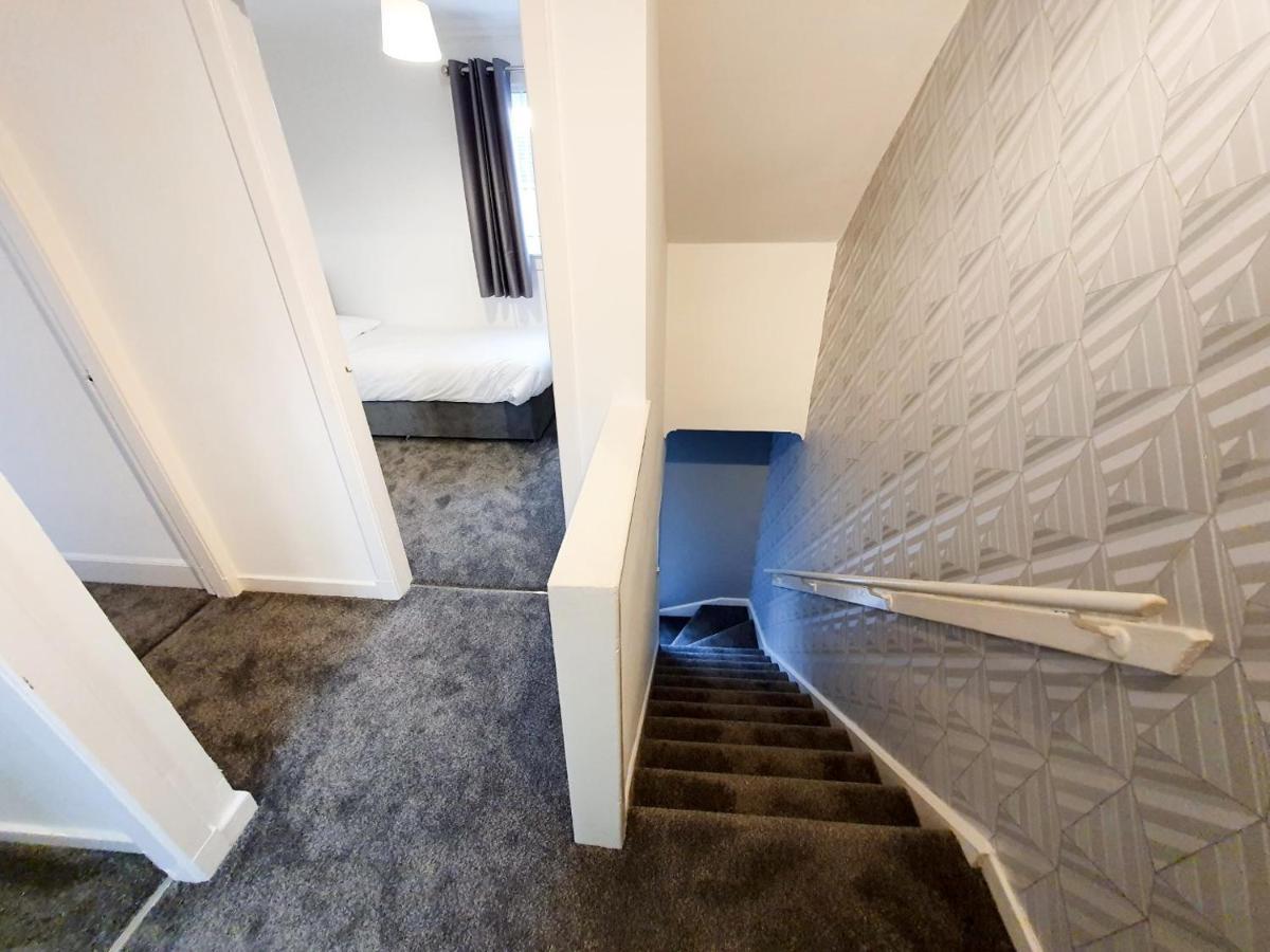 3 Bedroom House Amazon M90 Dunfermline Edinburgh المظهر الخارجي الصورة